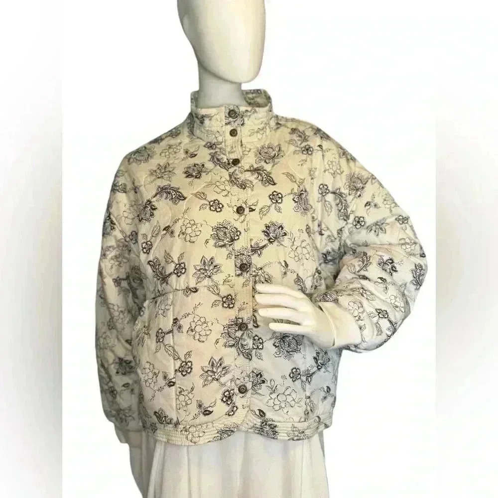 Kensie Jeans Quilted Jacket Women’s Floral Pattern, Button Up Snap Closure.